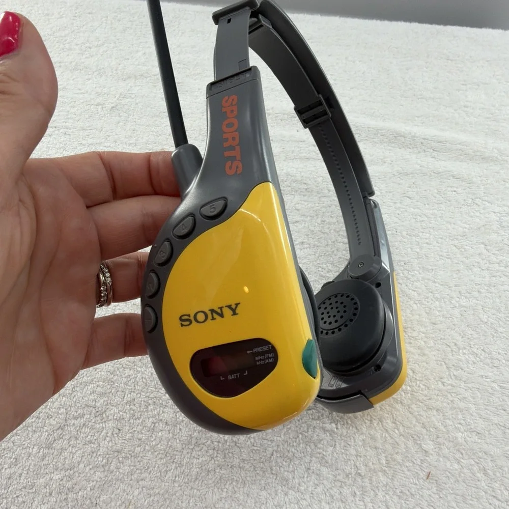 Sony Walkman Sport SRF-HM55 AM/FM Stereo Radio Headphones PLL Synthesized Tested